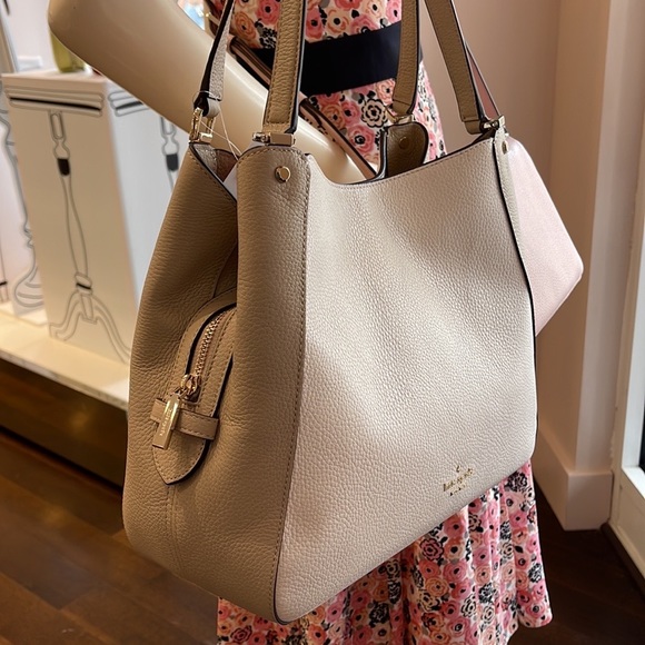 Kate Spade Leila Medium Triple Compartment Shoulder Bag
Light Sand - Picture 14 of 16